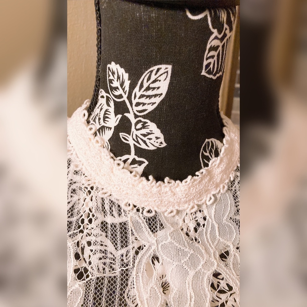 OPHELIA ROE Lace Boho Blouse - Picture 5 of 9
